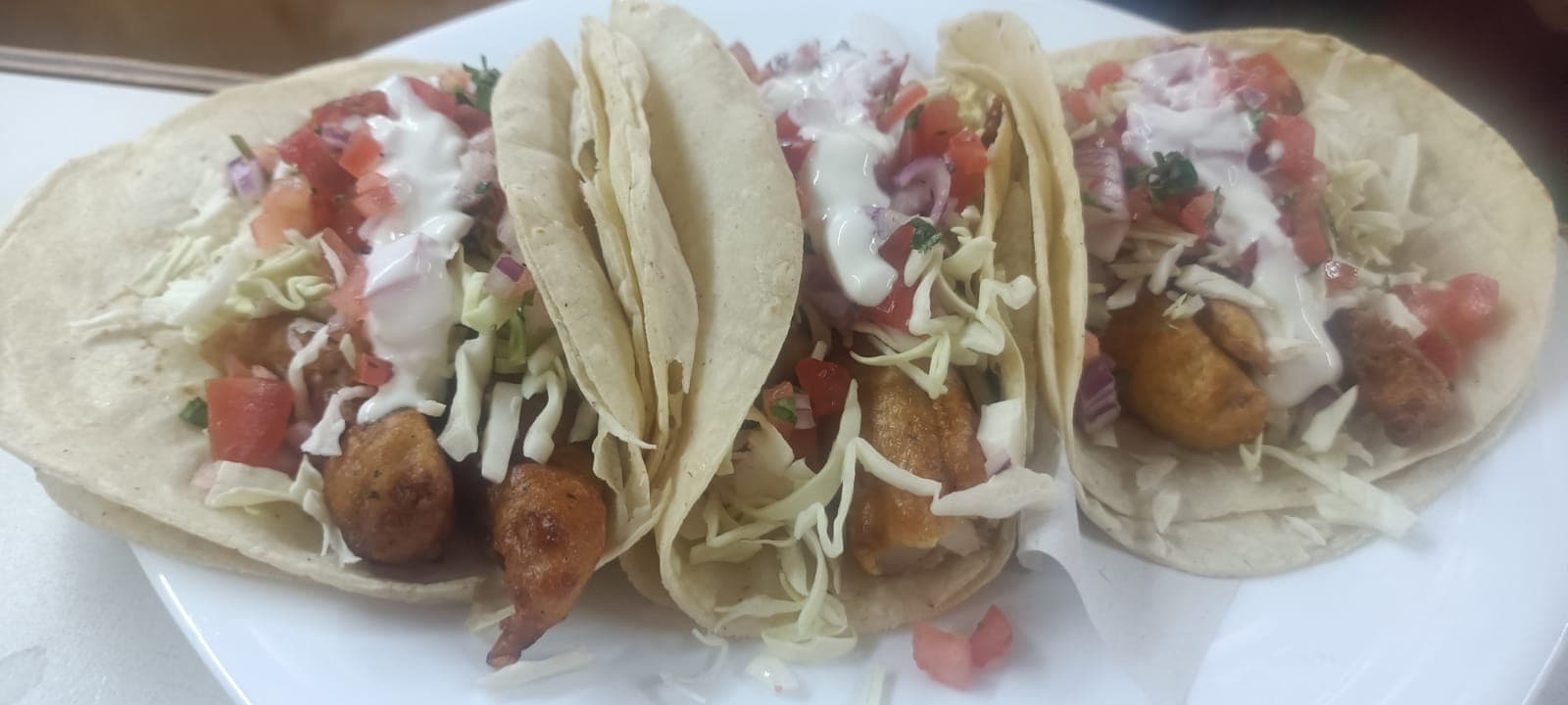 3 Tacos de Pescado + Bebida