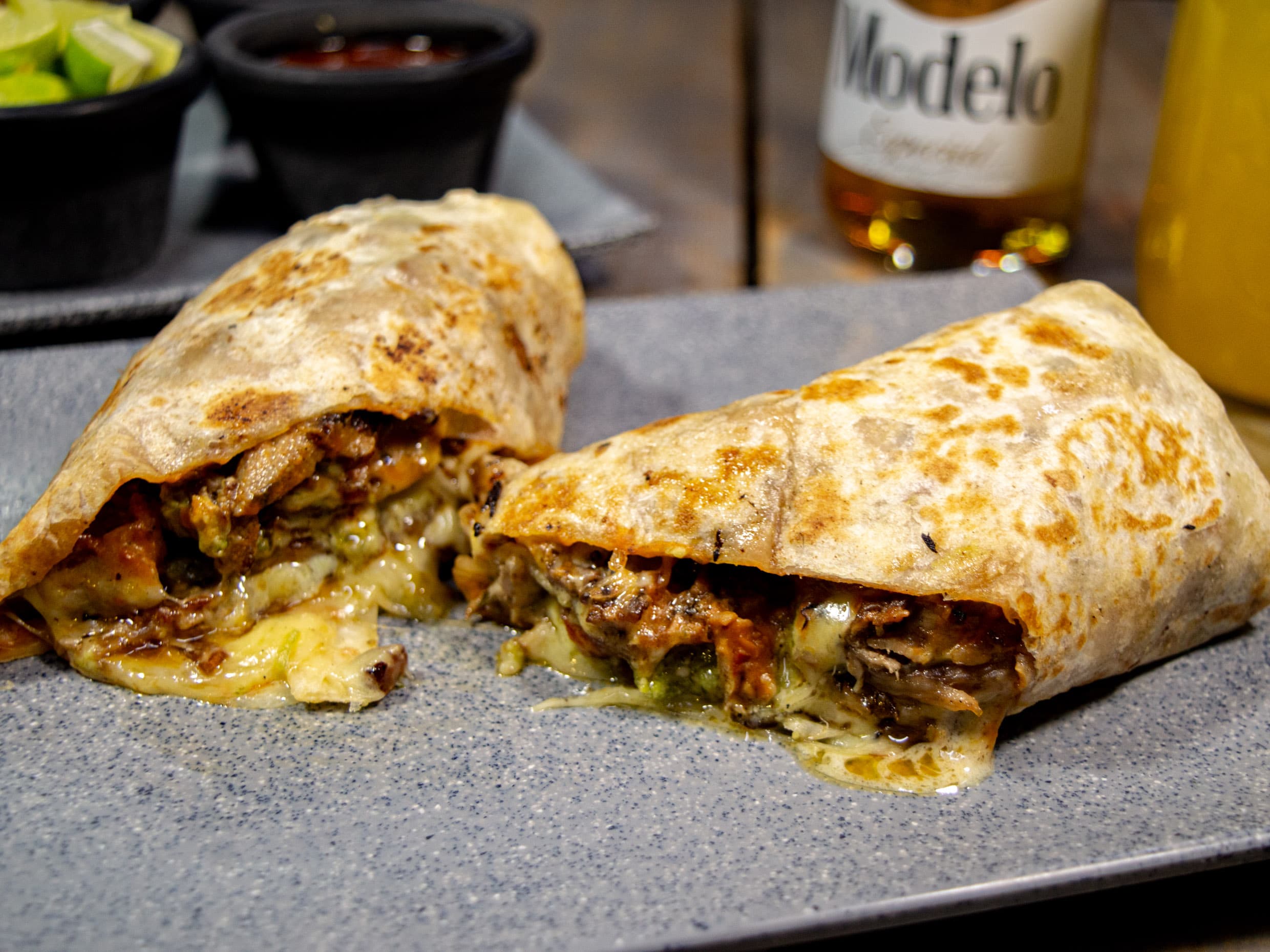 Burrito de Bistec Encebollado