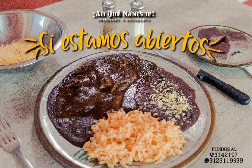 Mole con Pierna y Muslo de Pollo