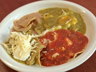 Combo Huevos Divorciados + Enchiladas