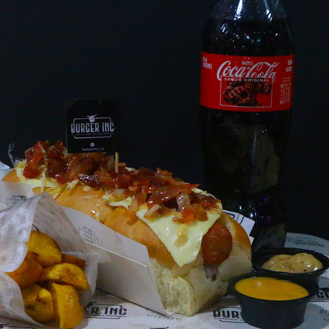 Perro Americano Queso Tocineta + Papas + Bebida