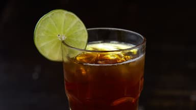 Té Negro Helado con Limón