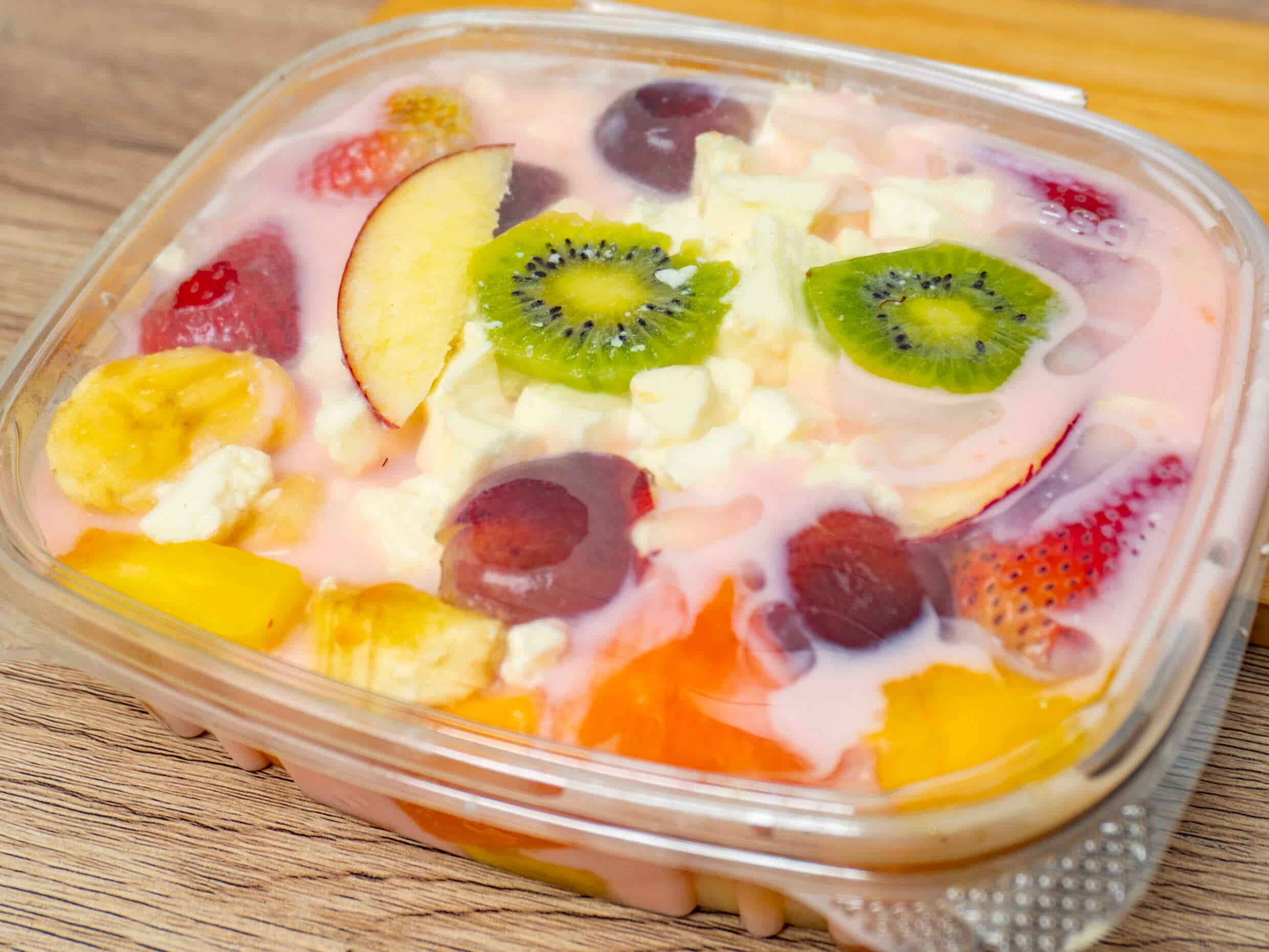 Ensaladas de Frutas Yogurt Fresa y Queso 16 Oz