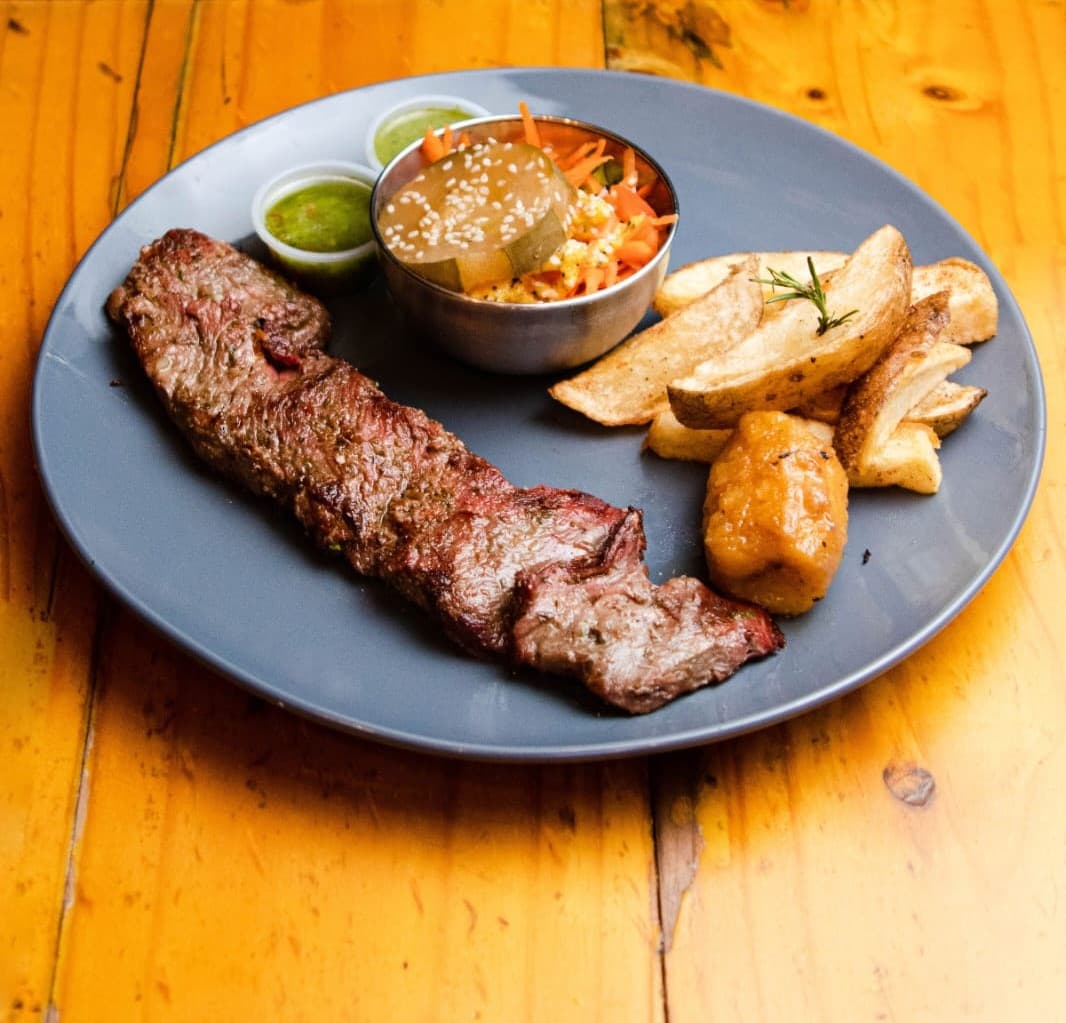 Combo Baby Beef 200gr+Gaseosa 450ml+Porción maduro