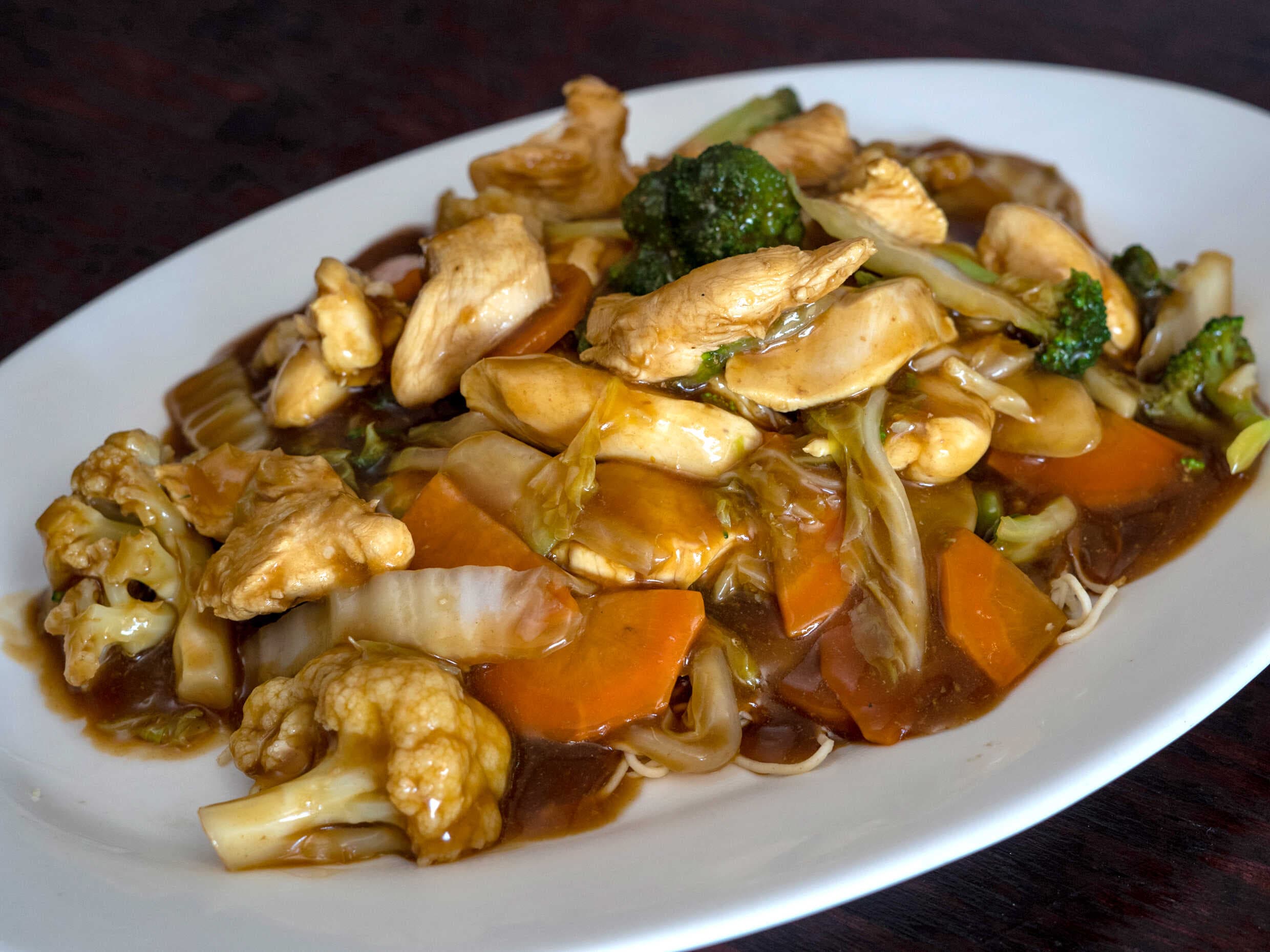 Chop Suey con Pollo Entero