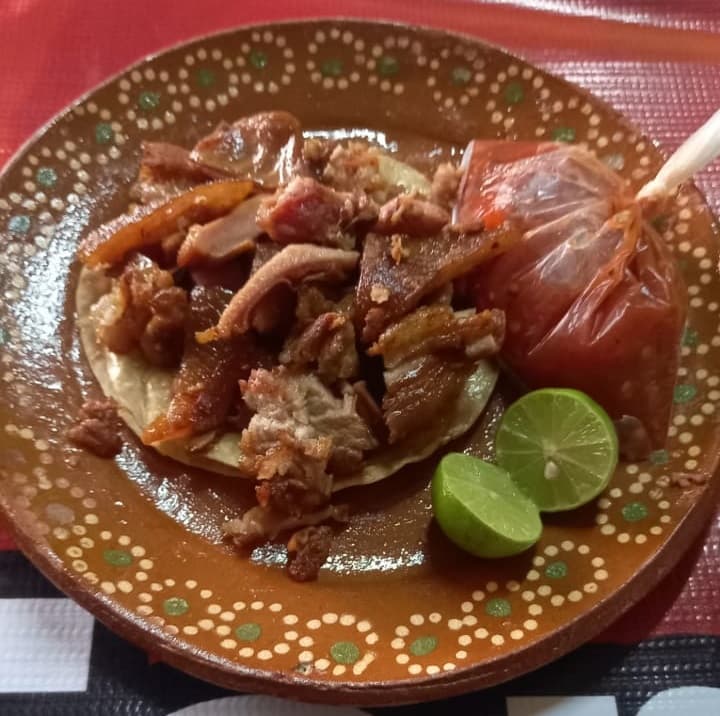 taco blando surtido de buche carne pansita y cuero