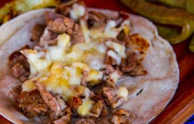Taco de chuleta en harina