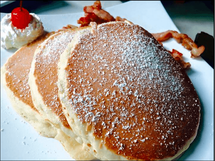 Hot Cakes con Jamón, Tocino o Salchicha