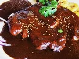 Pollo en mole dulce