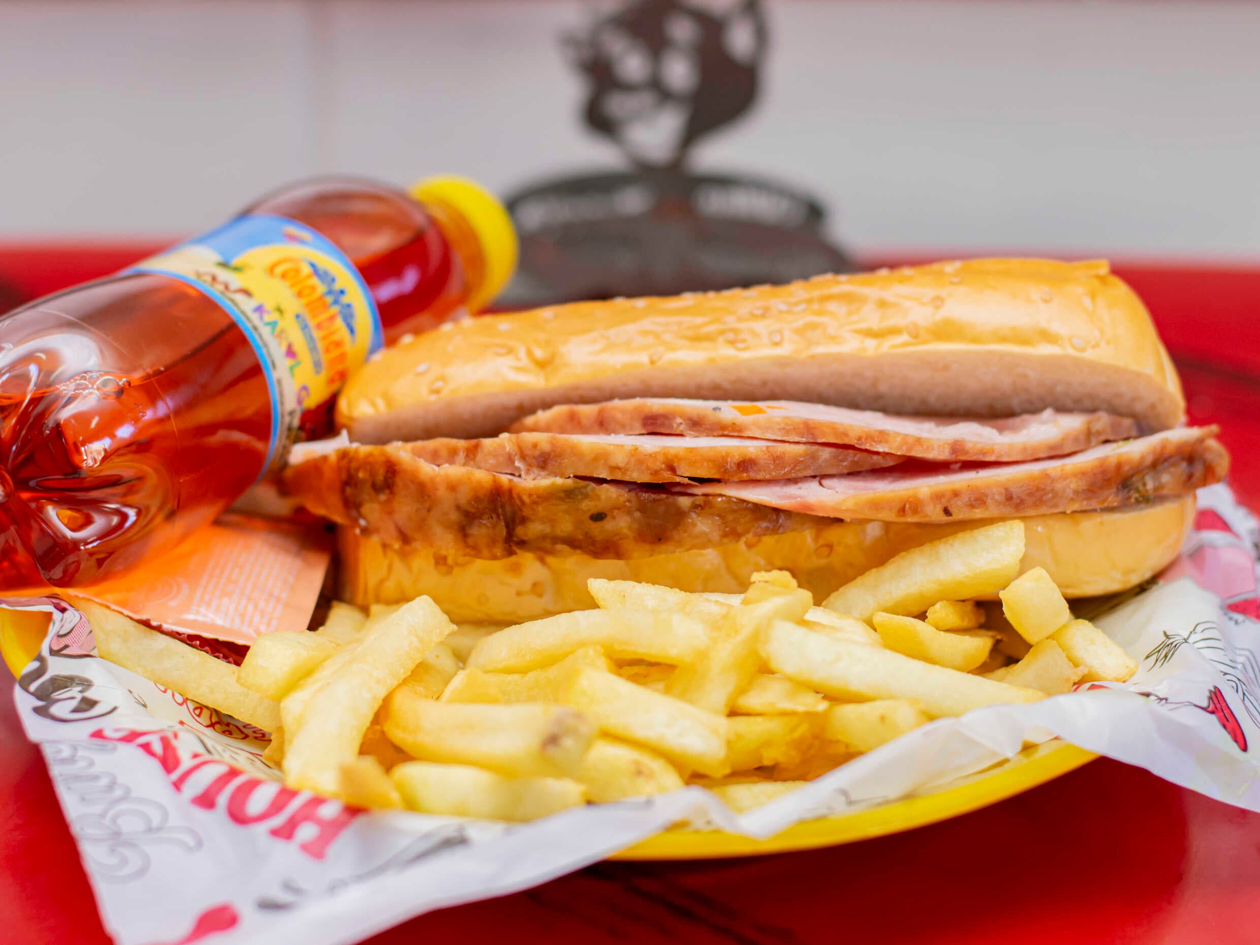 Combo Sándwich de Pernil de Cerdo + Papas + Bebida