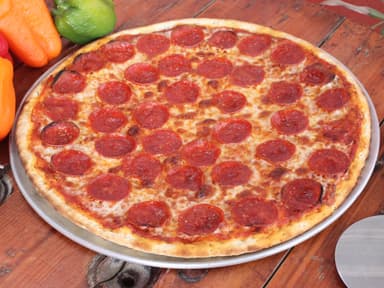 Pizza Clásica Mediana (a la Leña)