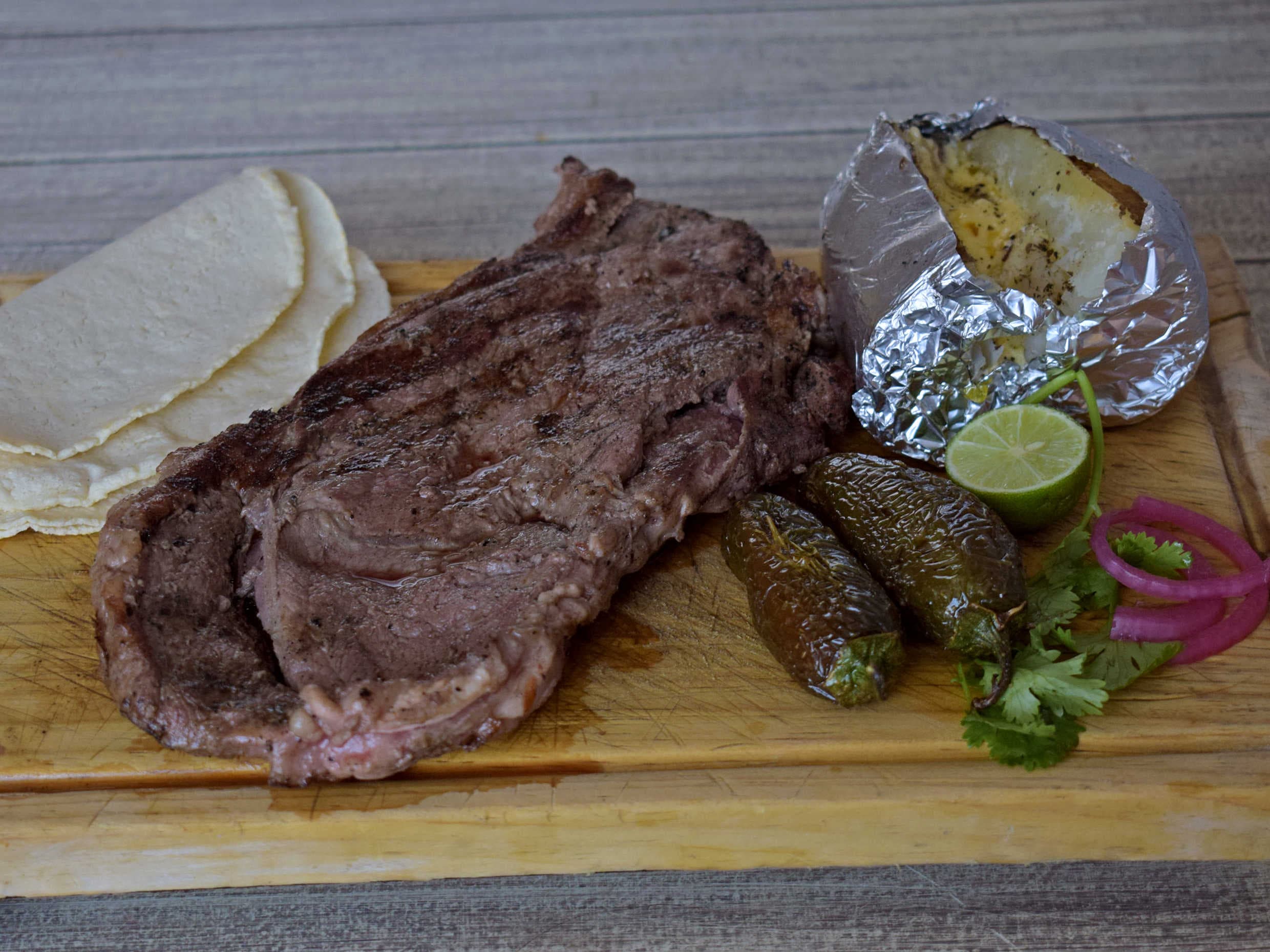 COSTILLAS DE RES EN SALSA BBQ 1/2 KG