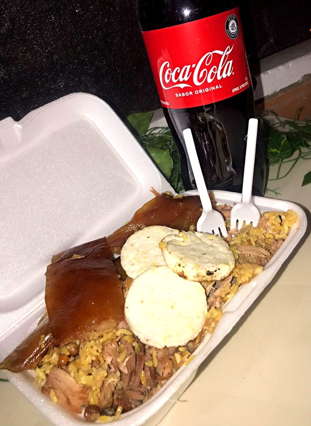 Combo Lechona Familiar más Gaseosa 1.5 L