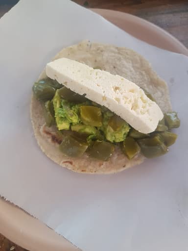 Taco De Chicharron En Salsa Verde