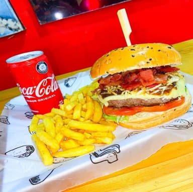 Combo 1 Burger Bugs Bunny + Gaseosa