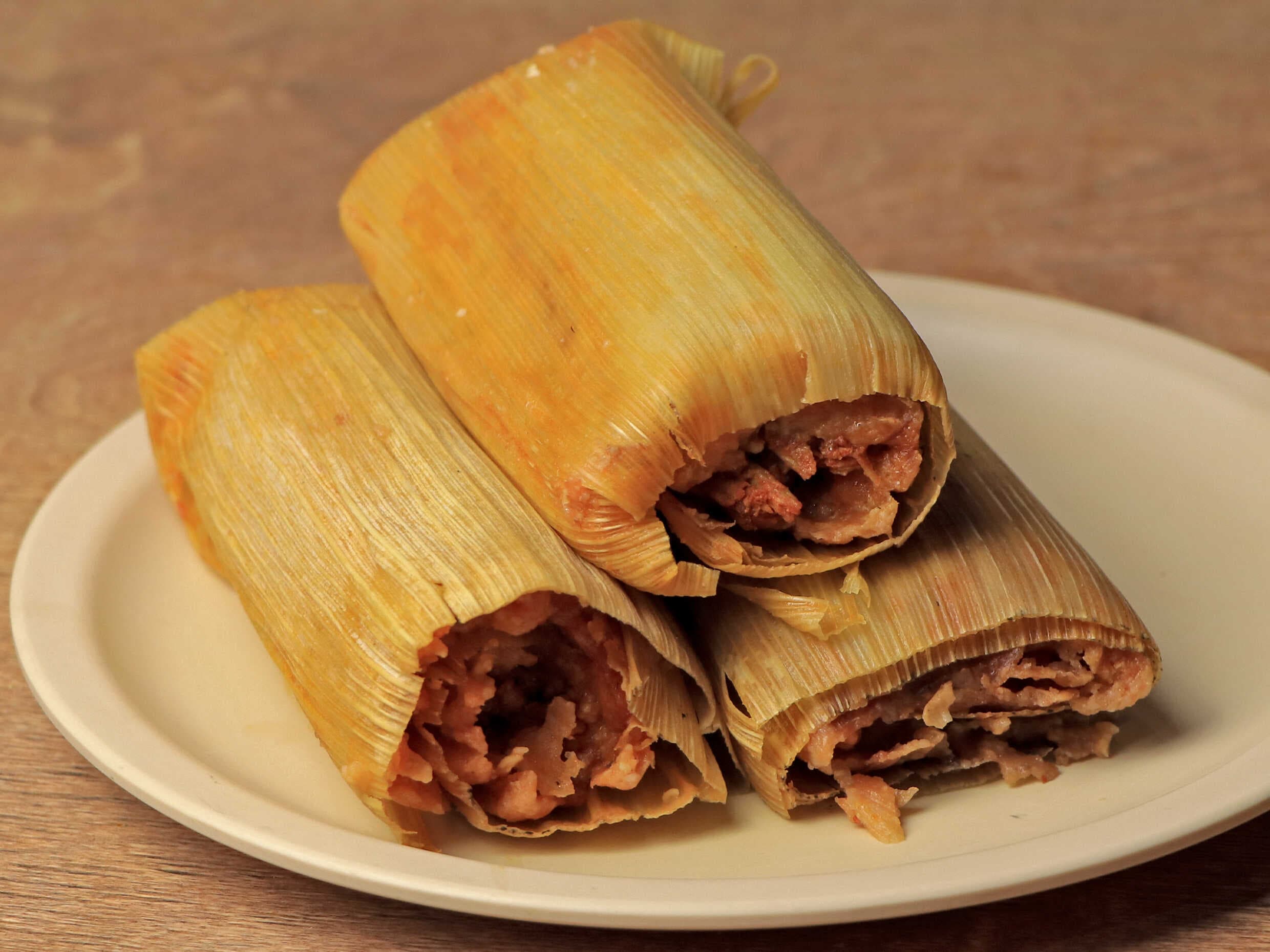 1/2 Orden Tamal con Frijol