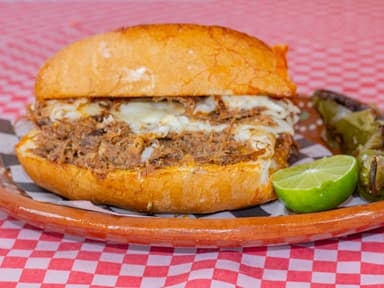 Torta con Queso de Cabeza de Res