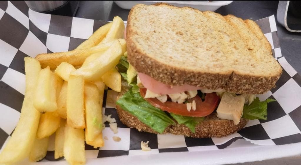 Sandwich de Pollo con Papas