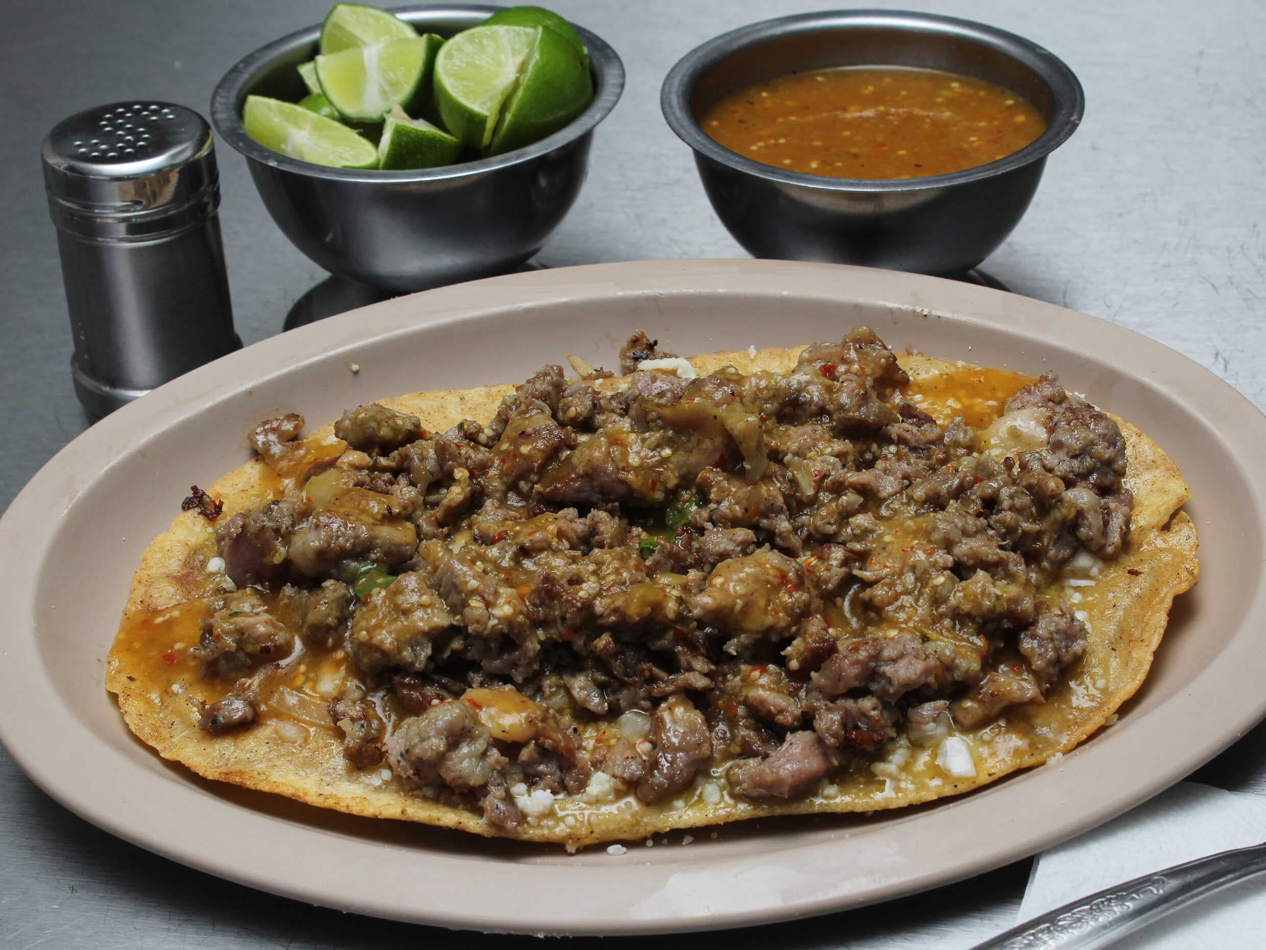 Huarache con Bistec