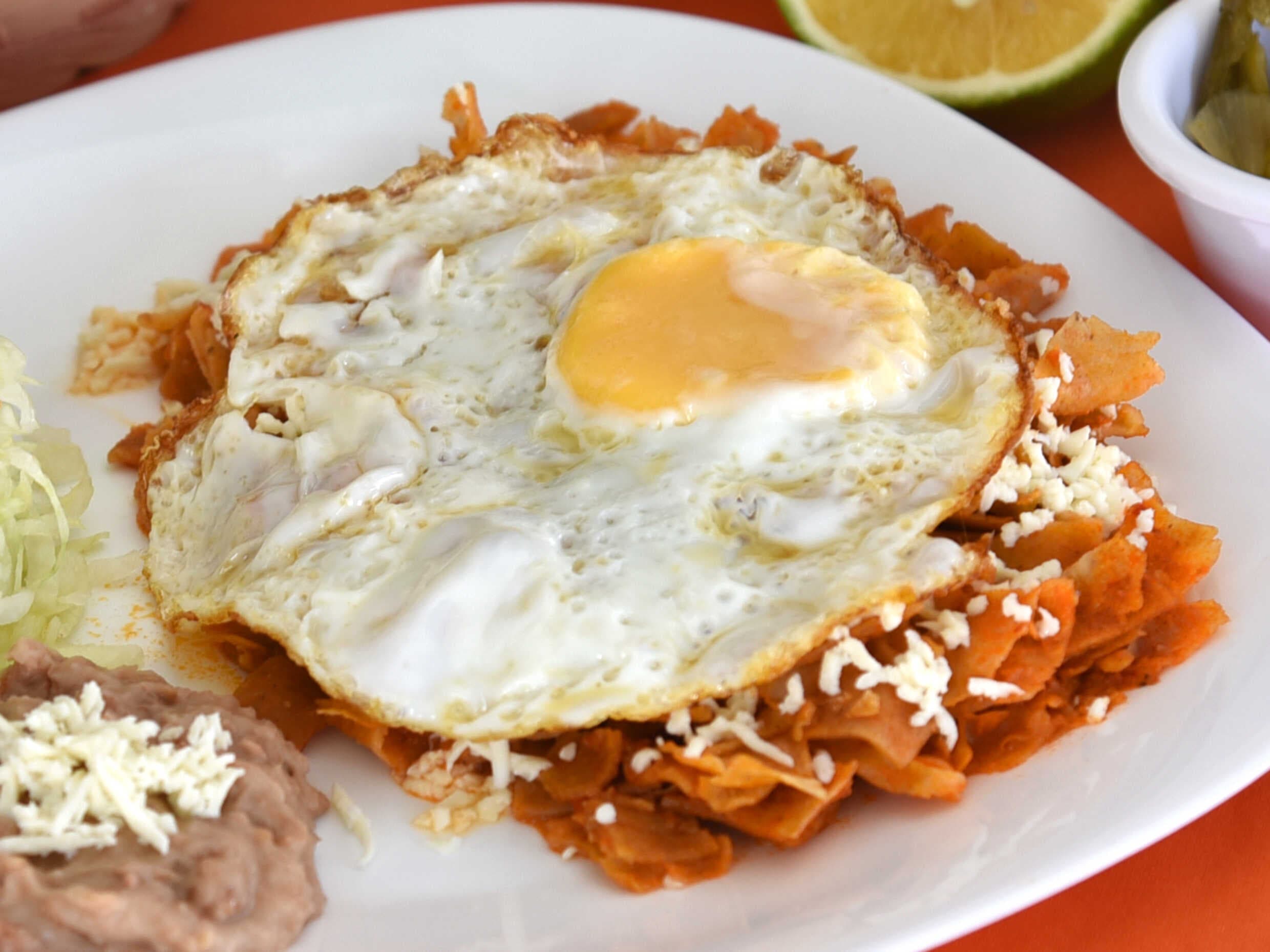 Combo Chilaquiles Rojos + Café de Olla