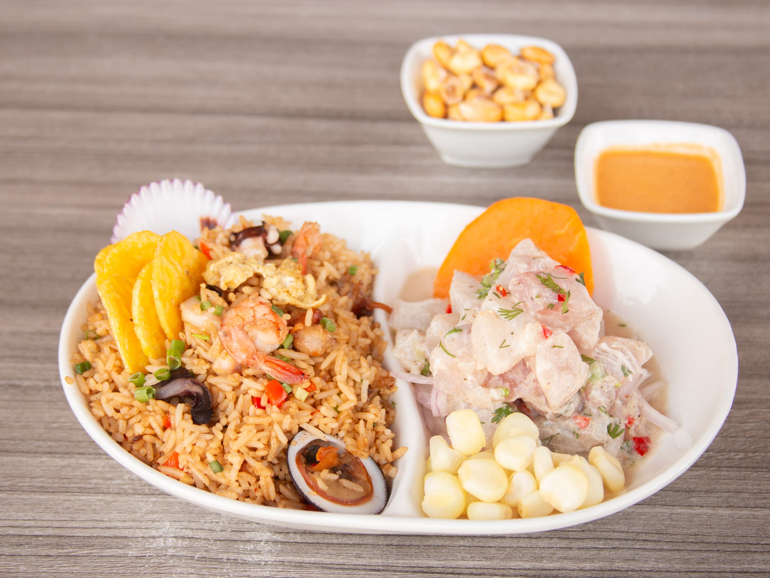 Arroz Chaufa de Mariscos y Ceviche