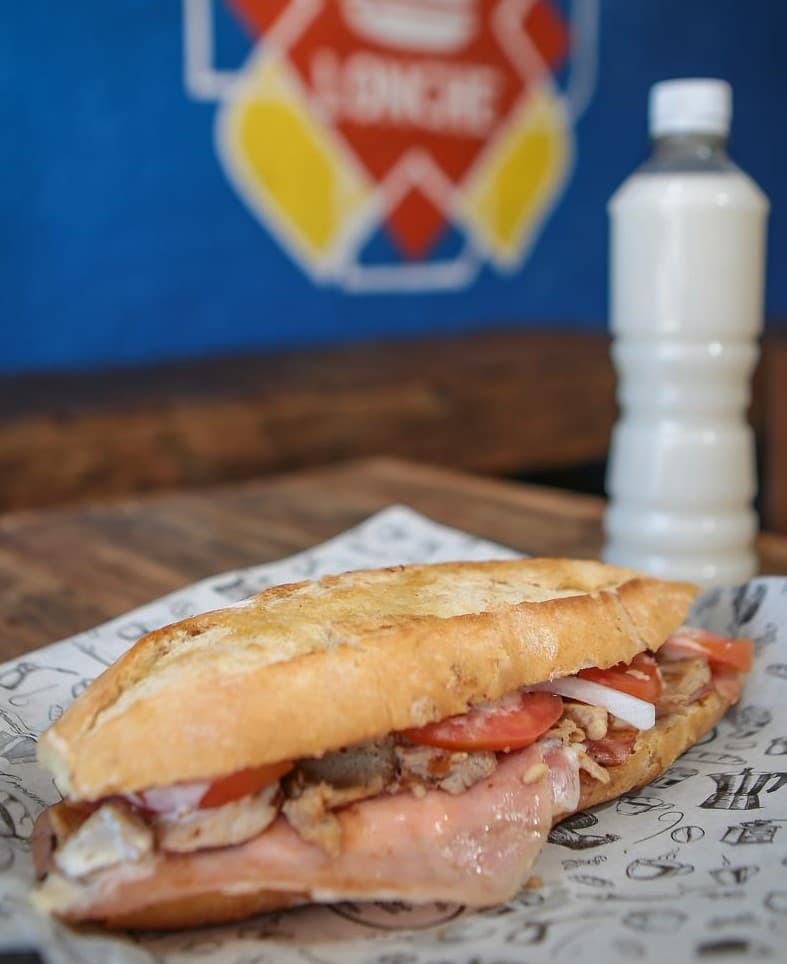 Lonche de Pierna con Queso de Puerco