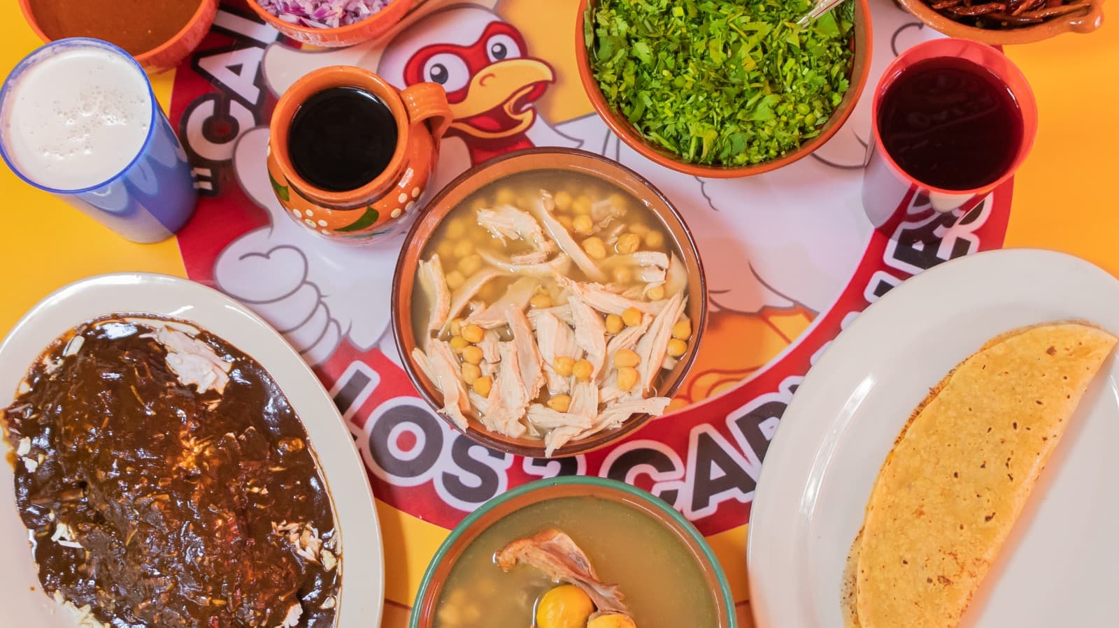 Caldo con 1/2 Orden de Pechuga