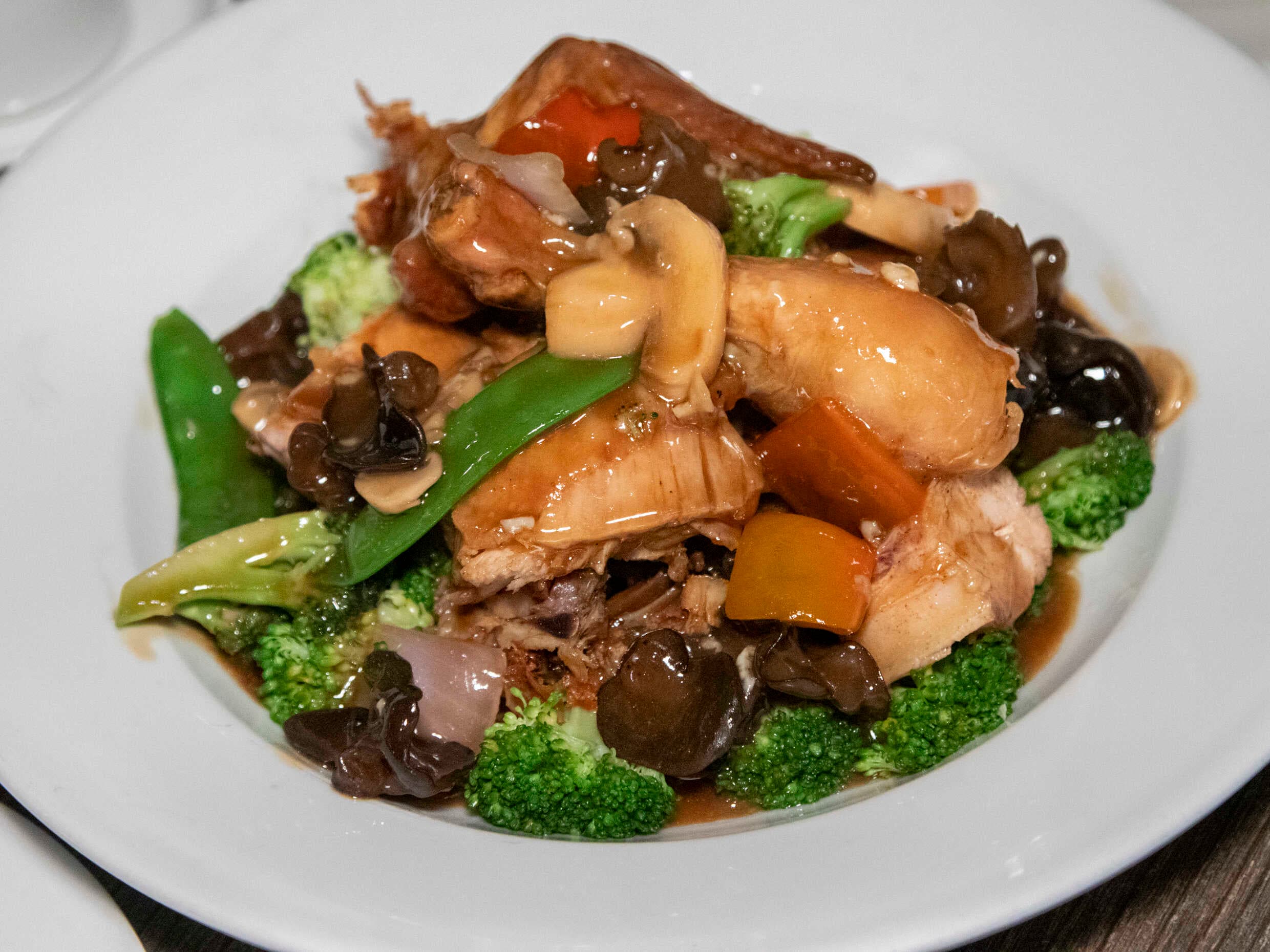 Pollo Chiu Pi Kay con Champiñones