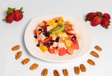 Cóctel de Fruta con Yogurt y Granola