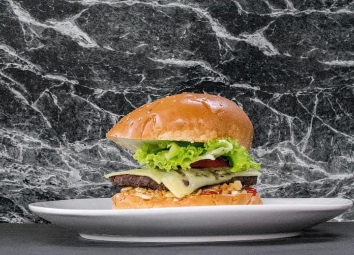 Hamburguesa Especial de Pollo, Papas y Bebida