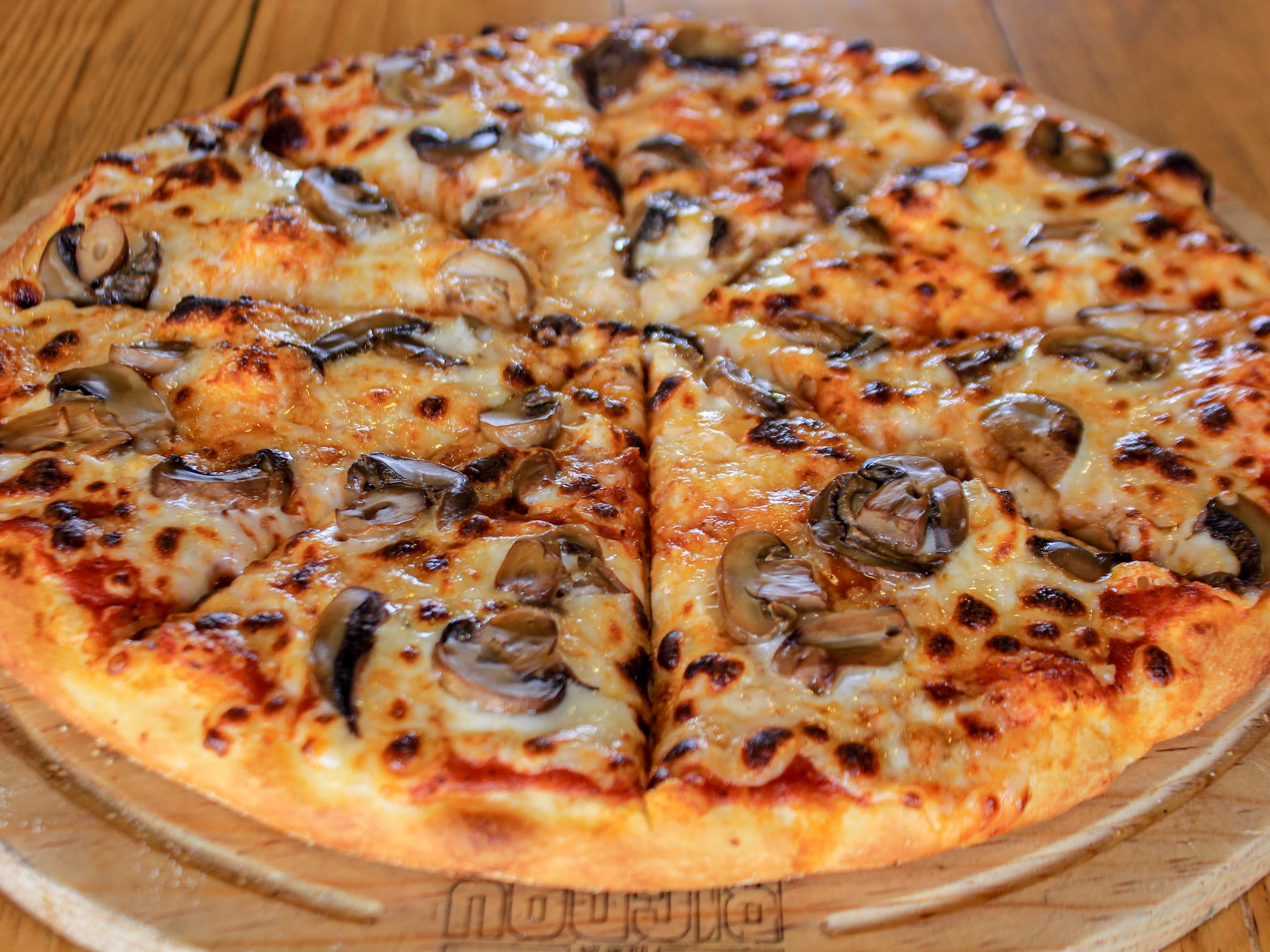 Pizza Champiñones