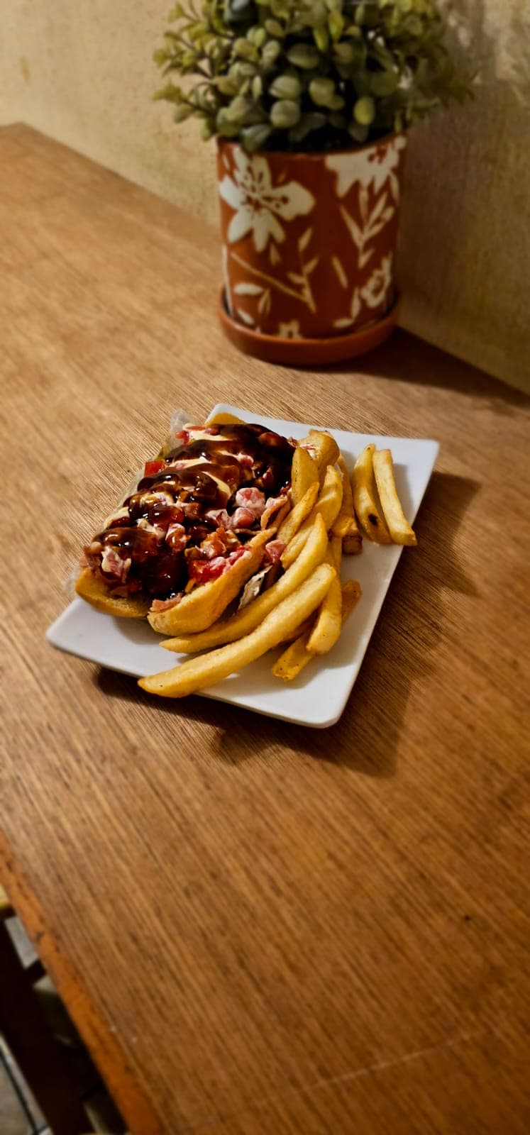 Hot dog BBQ con papas