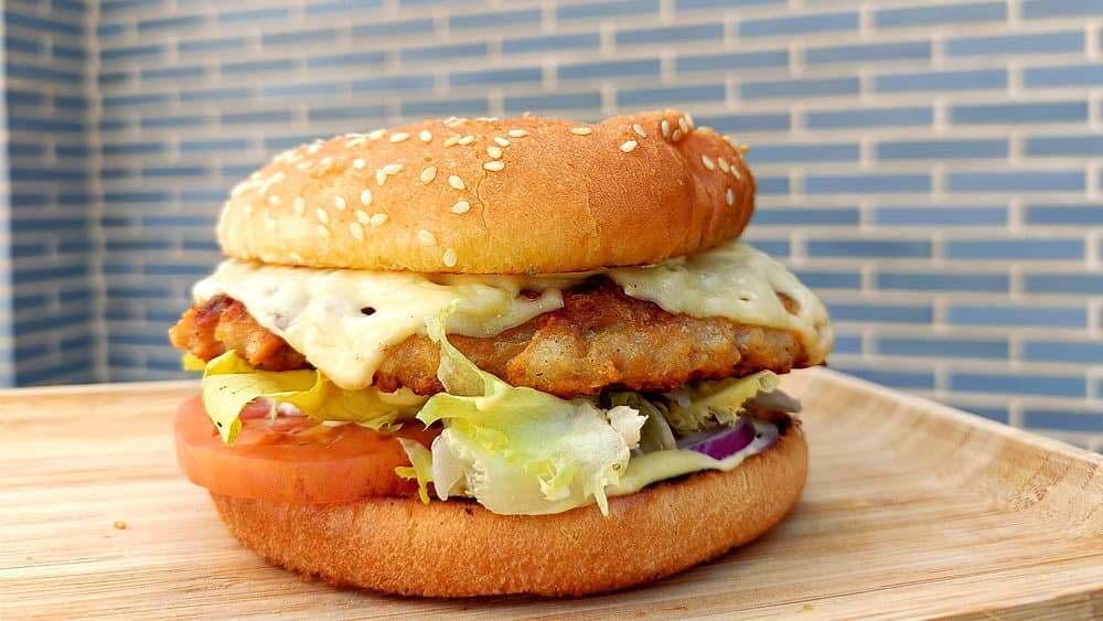 HAMBURGUESA DE BONELESS / TENDERS