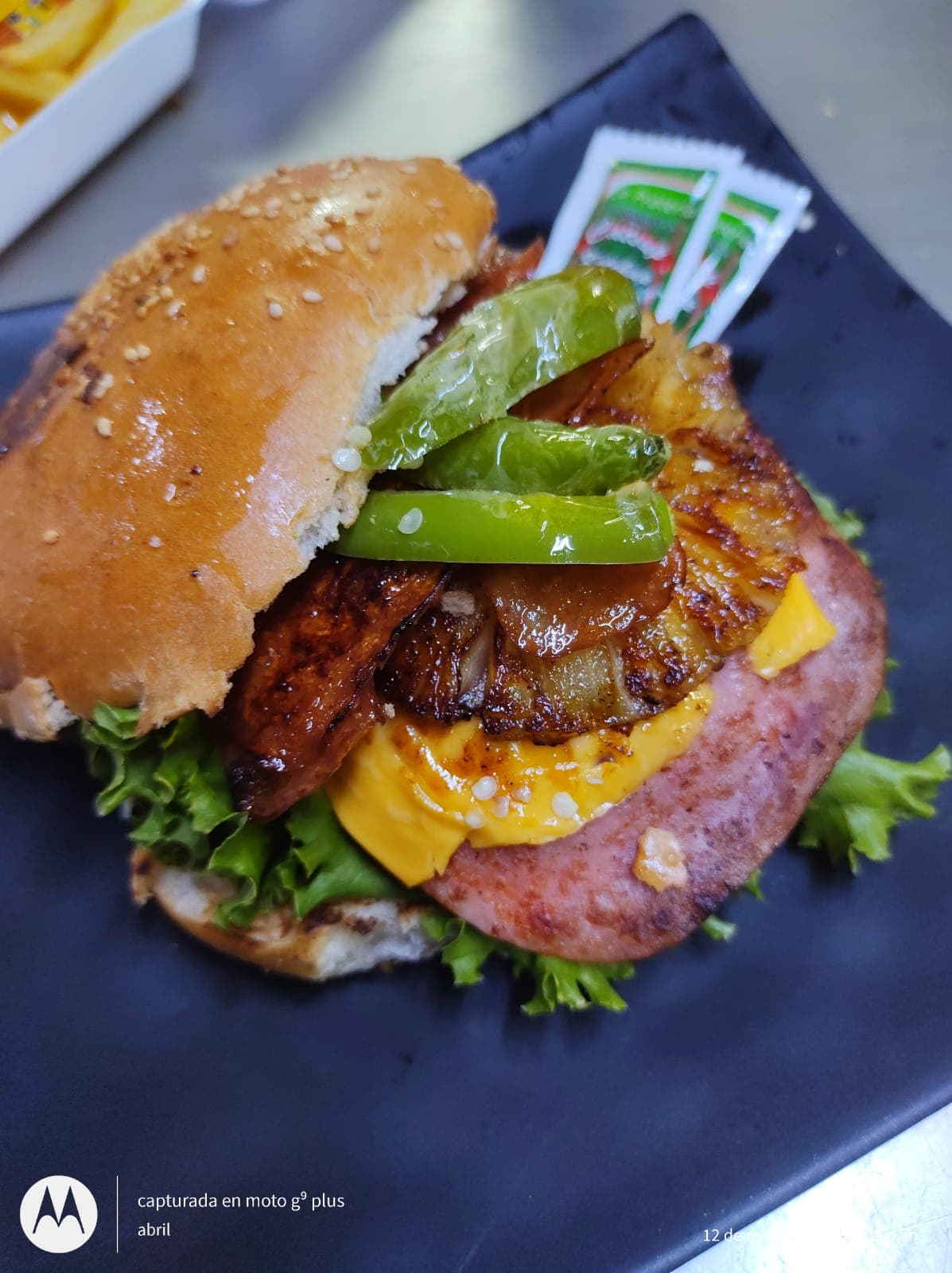 Hamburguesa de Arrachera + Papas a la Francesa