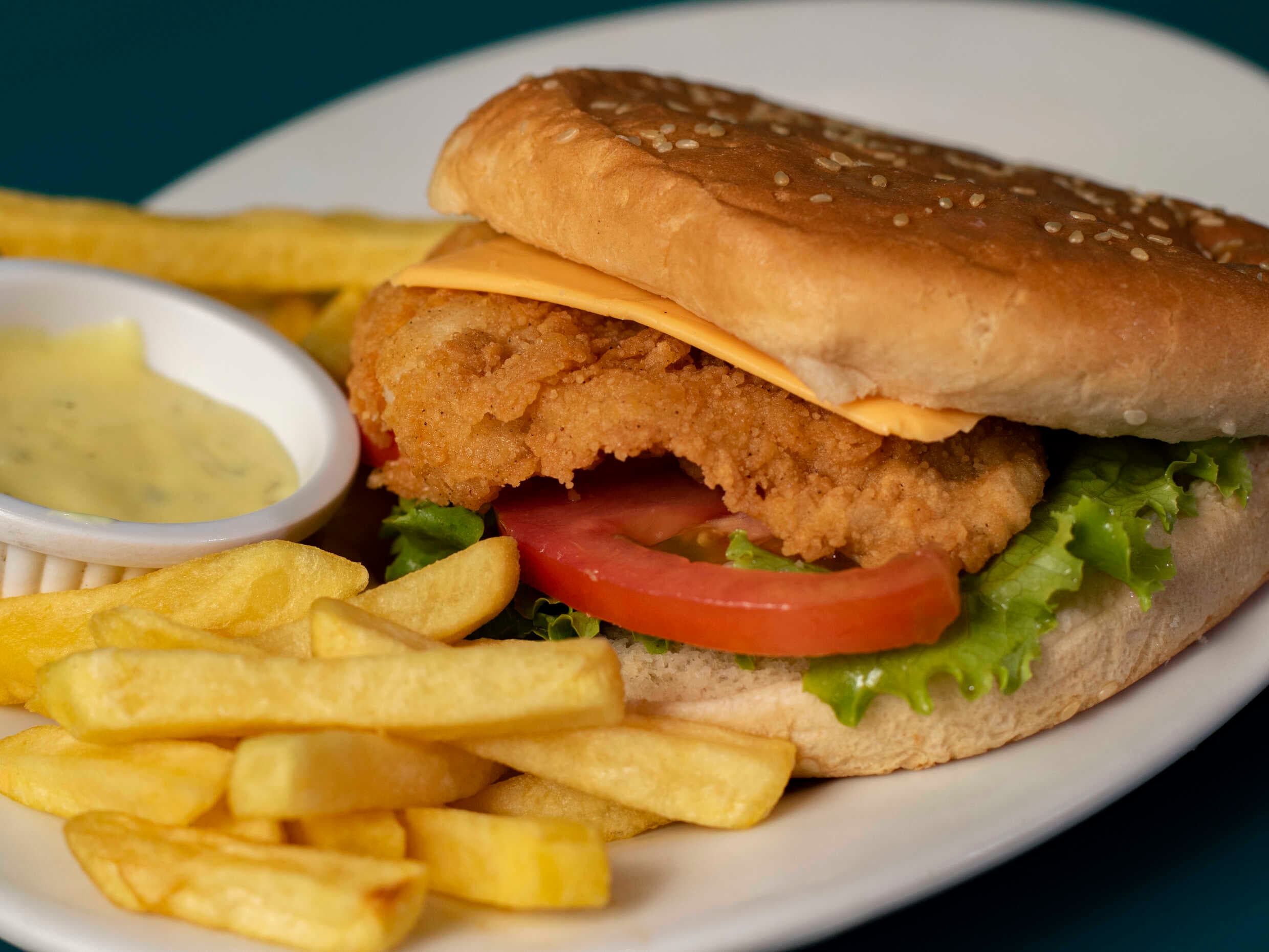 Hamburguesa de Pescado con Papas