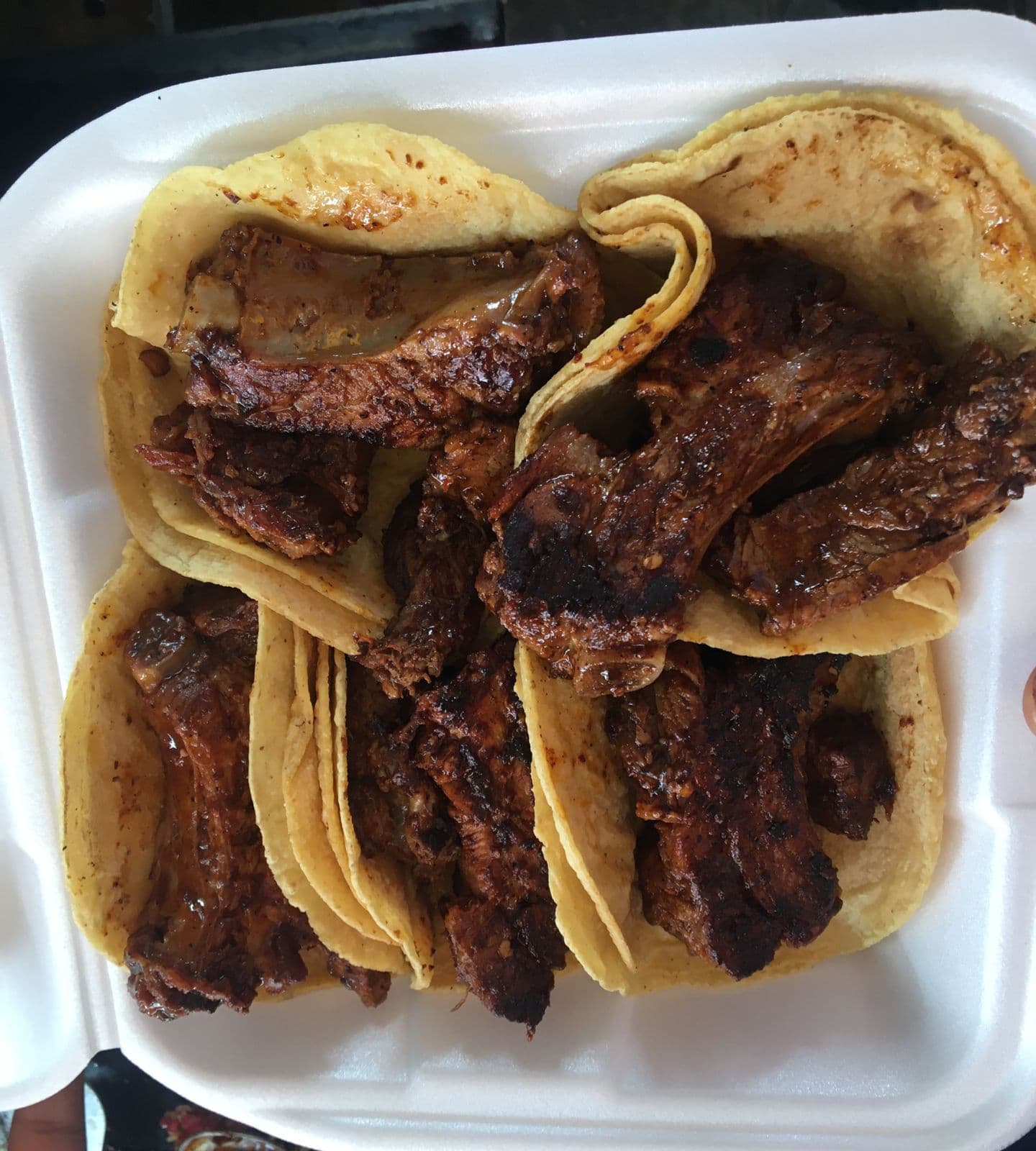 Taco de Costilla en Chile Seco