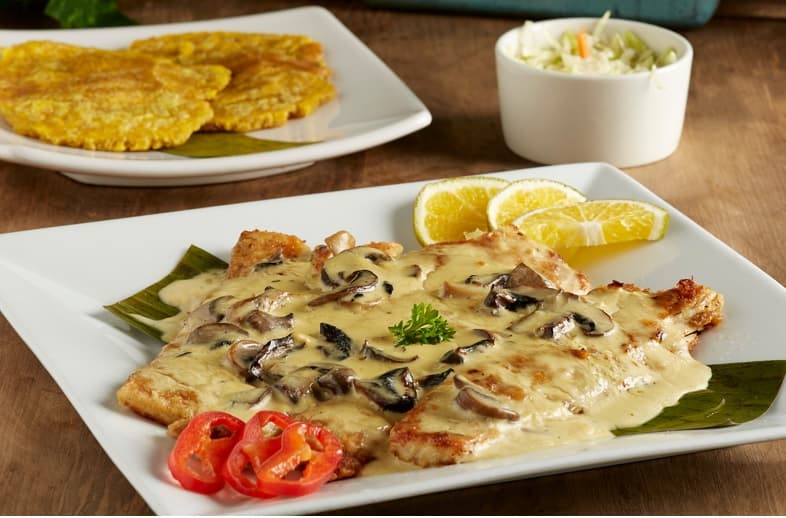 Filete de Pollo en Salsa de Champiñones.