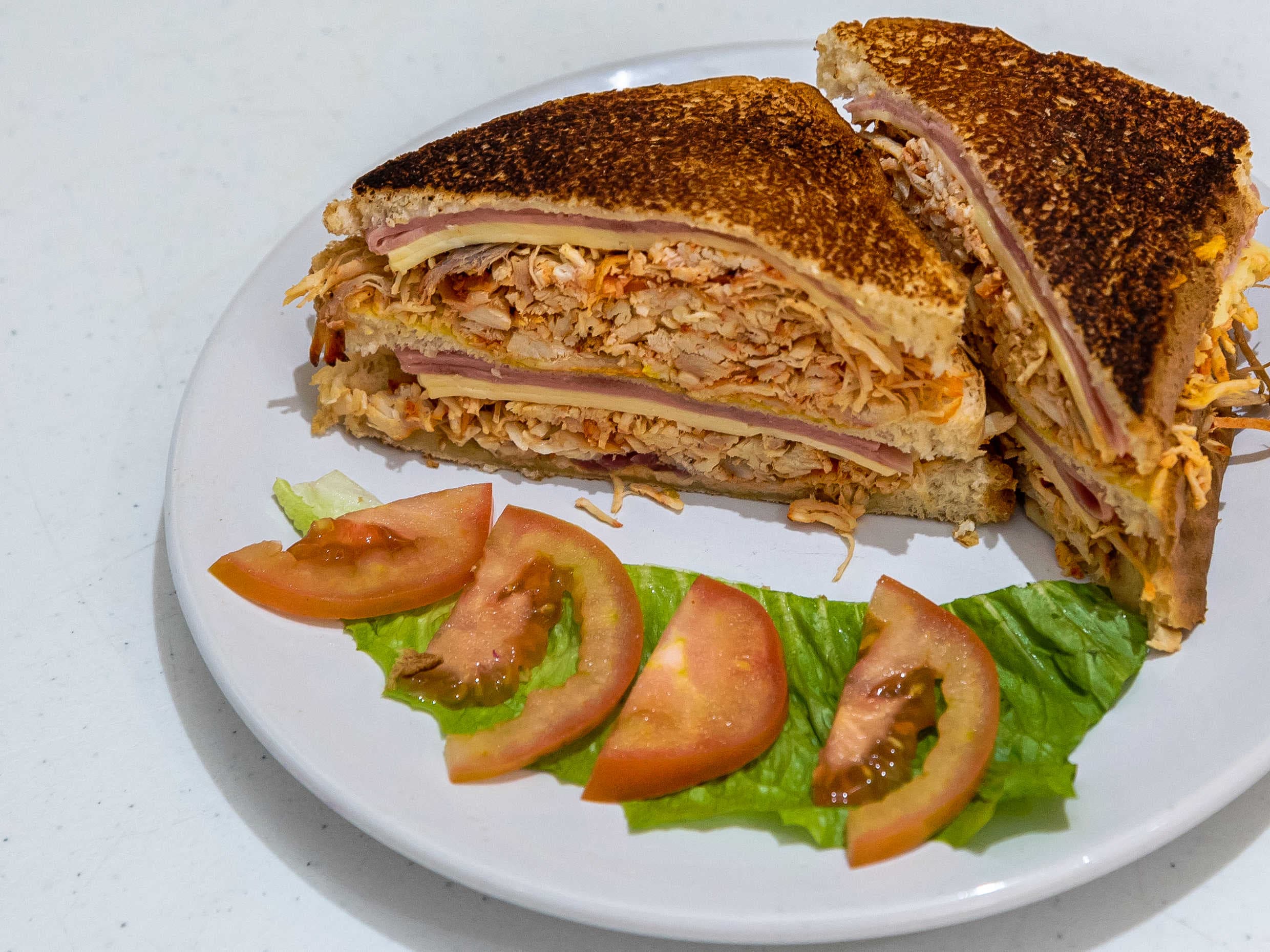 Sándwich de jamon y queso manchego