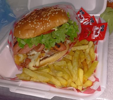 HAMBURGESA HAWAYANA CON PAPAS