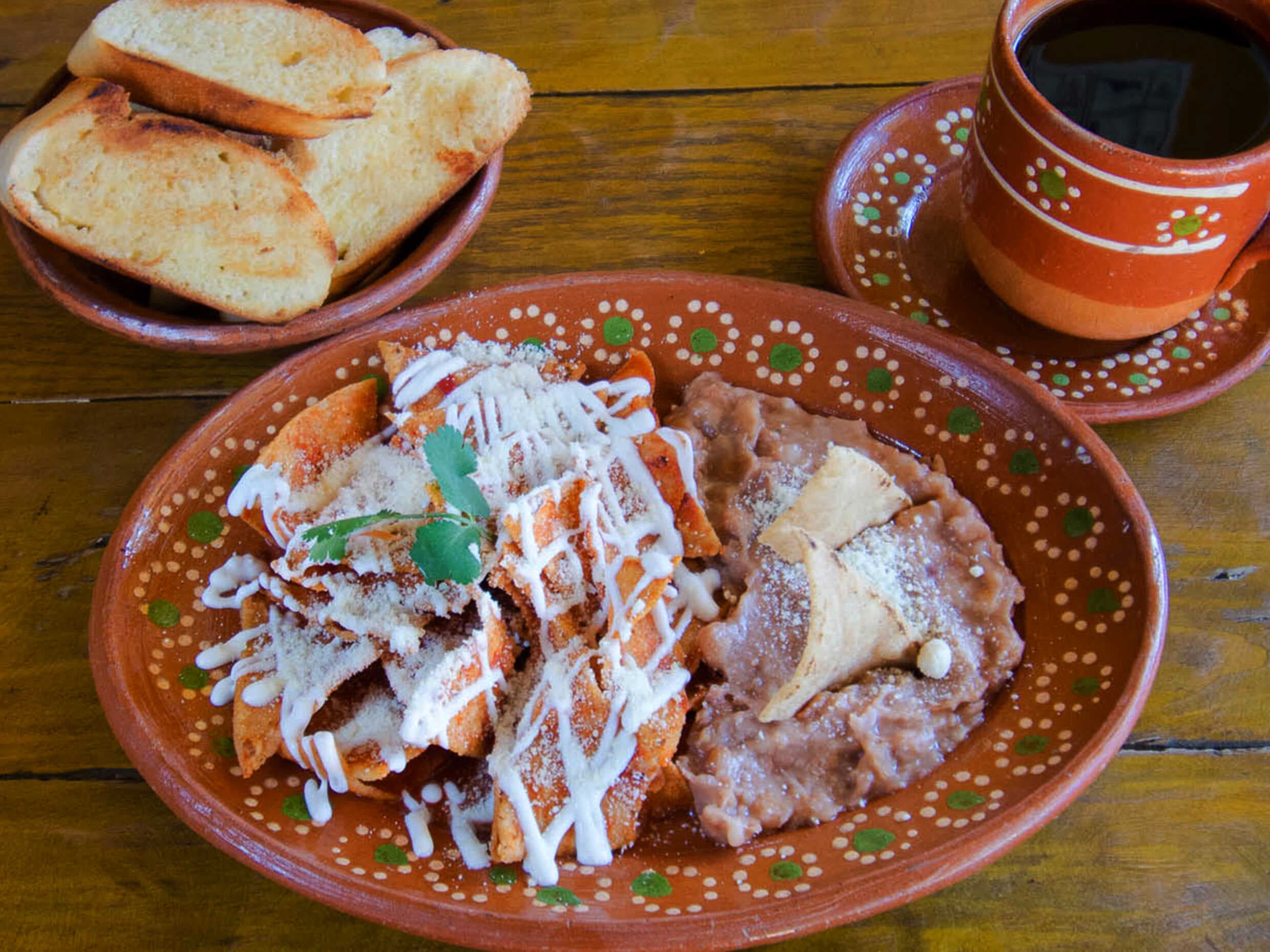 Chilaquiles Sencillos (Elige Tu Salsa)