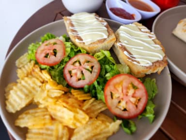 Molletes con Queso y Papas Estilo Chip's