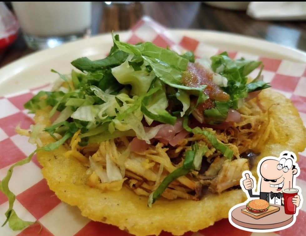 Panuchos de Cochinita