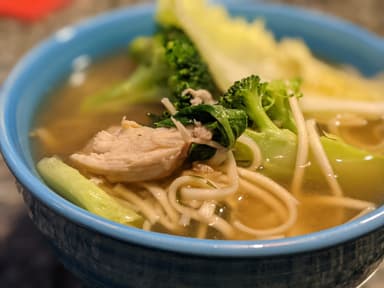 Comida Especial 2  Caldo con Pollo