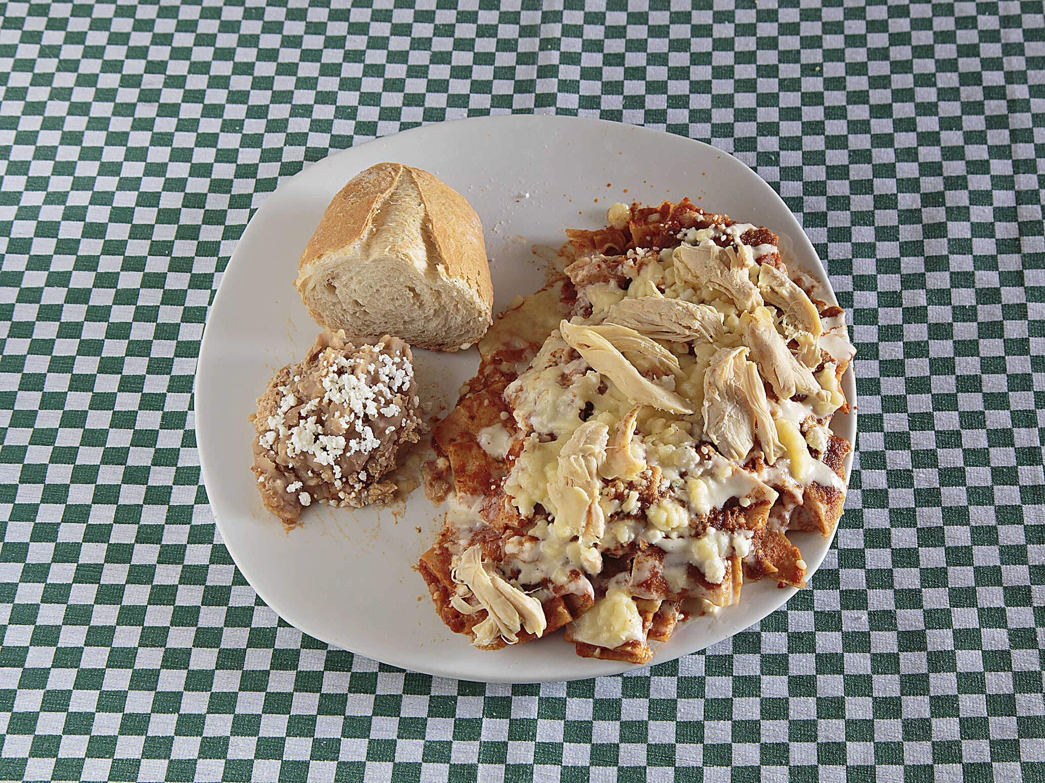 combo-Chilaquiles Chipotle + Agua