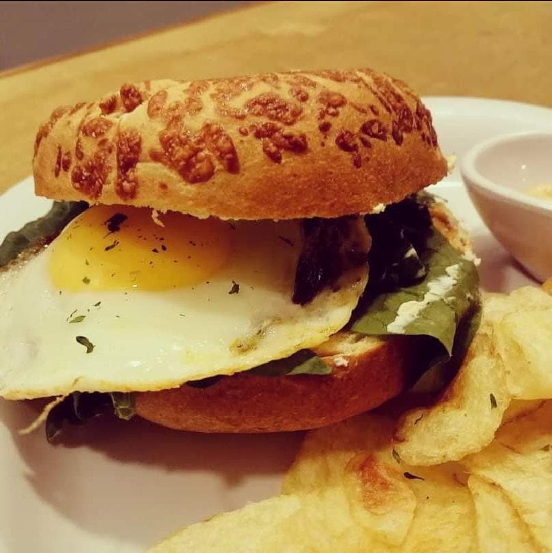 Bagel Vikingo (Incluye Papas Fritas)
