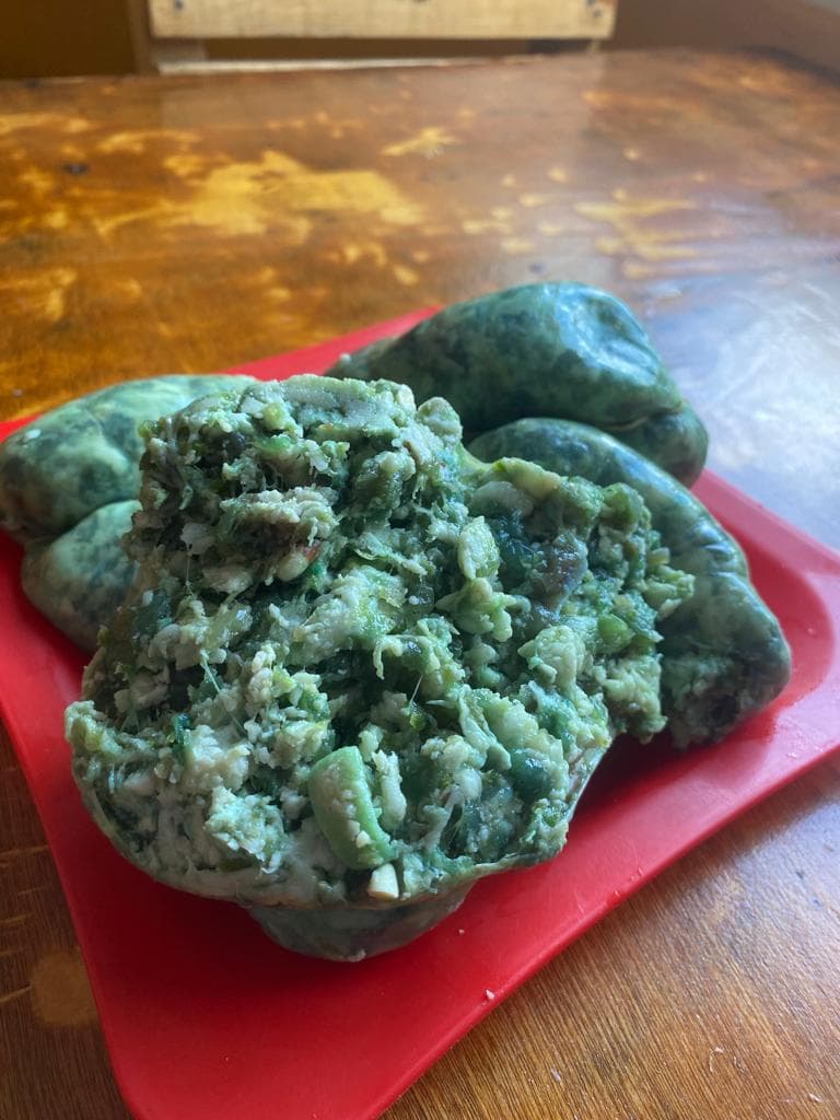 Chorizo Verde Almendrado con Piñones