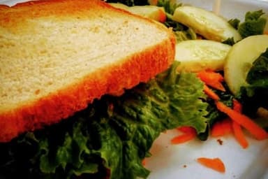 Sándwich Atún con Ensalada