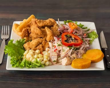 Ceviche Bravazo con Chicharrón