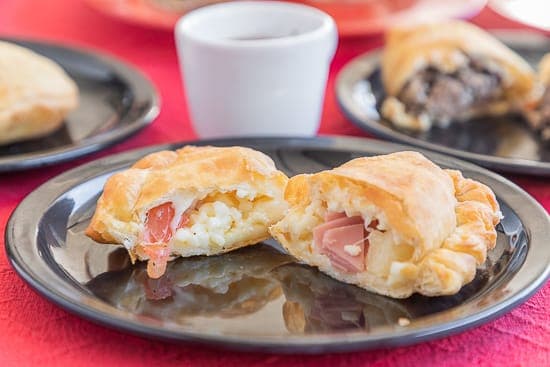 Empanada de Jamón y Queso Mozarella