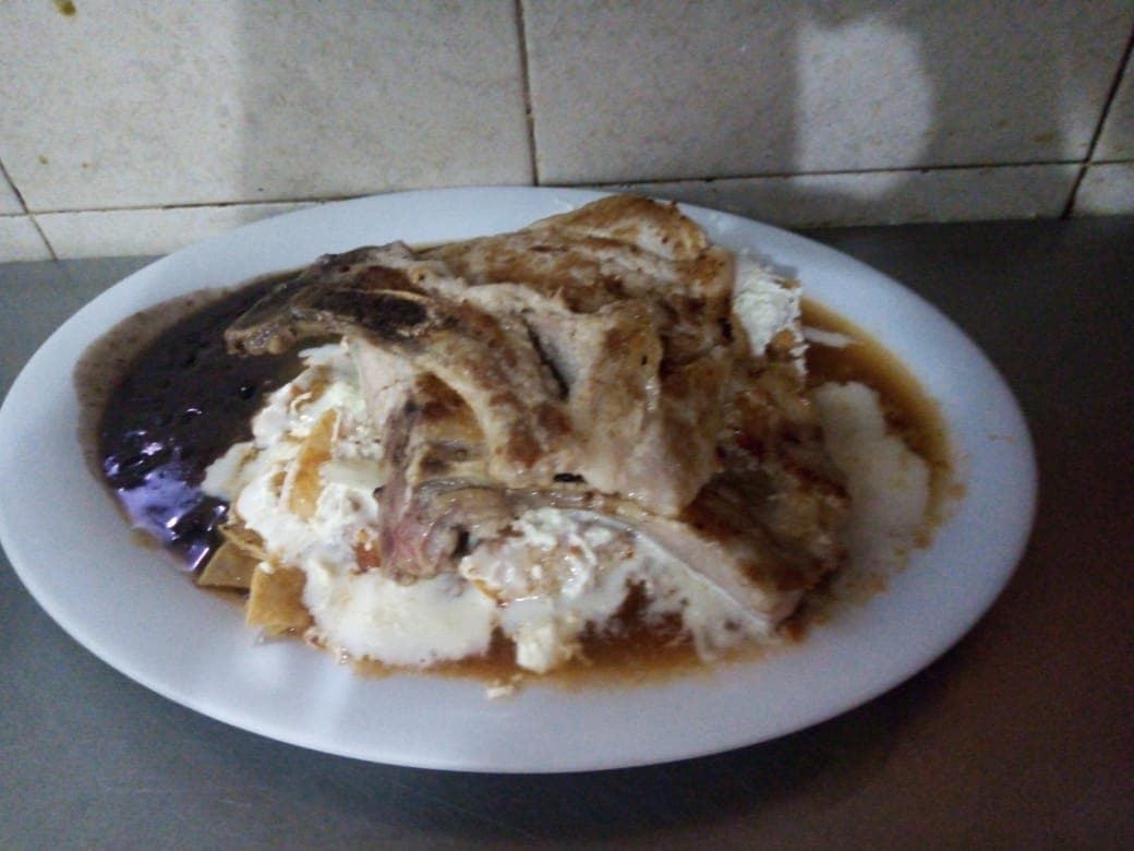 Chilaquiles con Chuleta